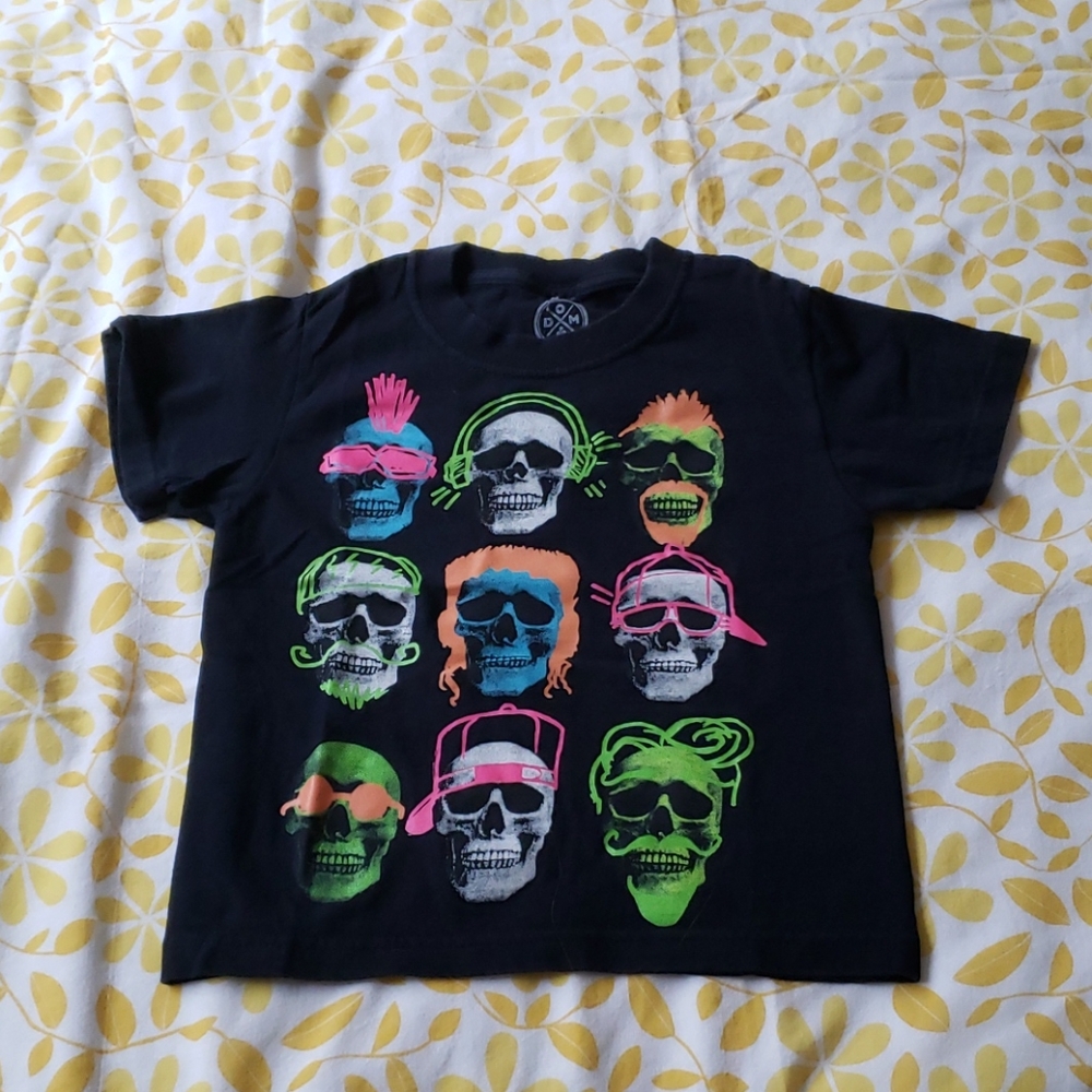 Black skull shirt